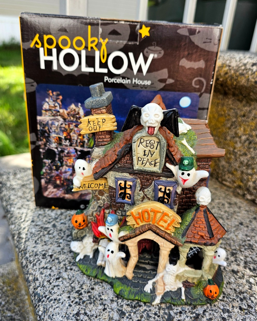 Spooky Hollow Porcelain House Halloween Haunted W/ Light Ghostly Hotel 2002